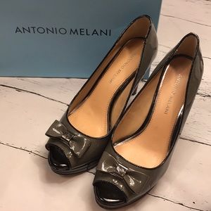 Antonio Melani silver/grey heal with bow size 8